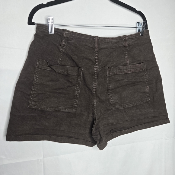 Universal Thread Women’s Brown High-Rise Utility Shorts Size 14/32 Double Button - Picture 2 of 4